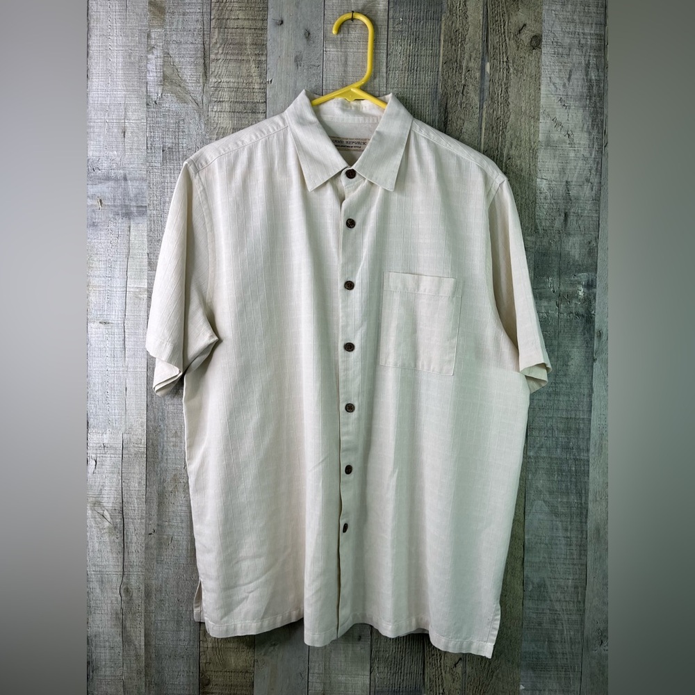 Island Republic  Large 100% Silk Creamy Beige Short Sleeve Button Front Shirt